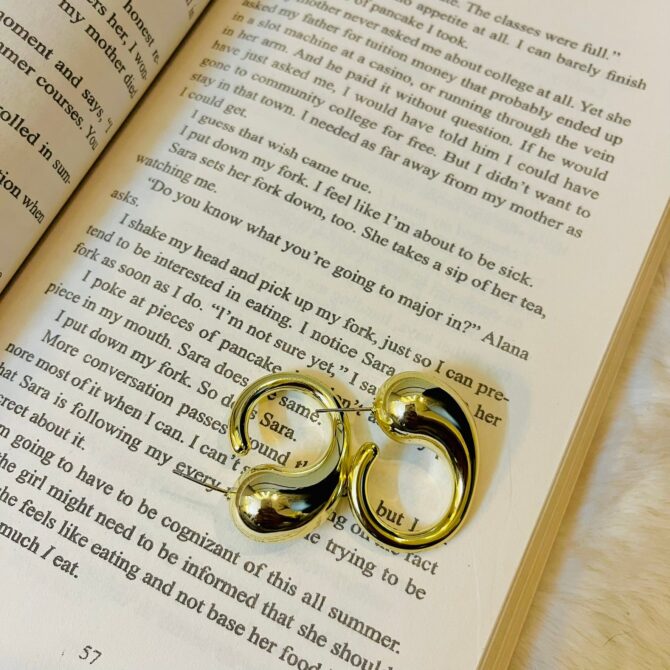Vintage C shape Earrings - Image 2